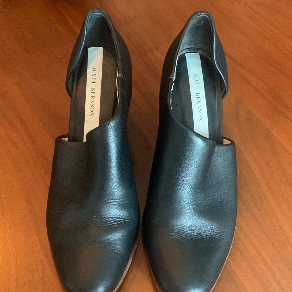 Matt Bernson black leather wedge boot with side cutout siE 6.5